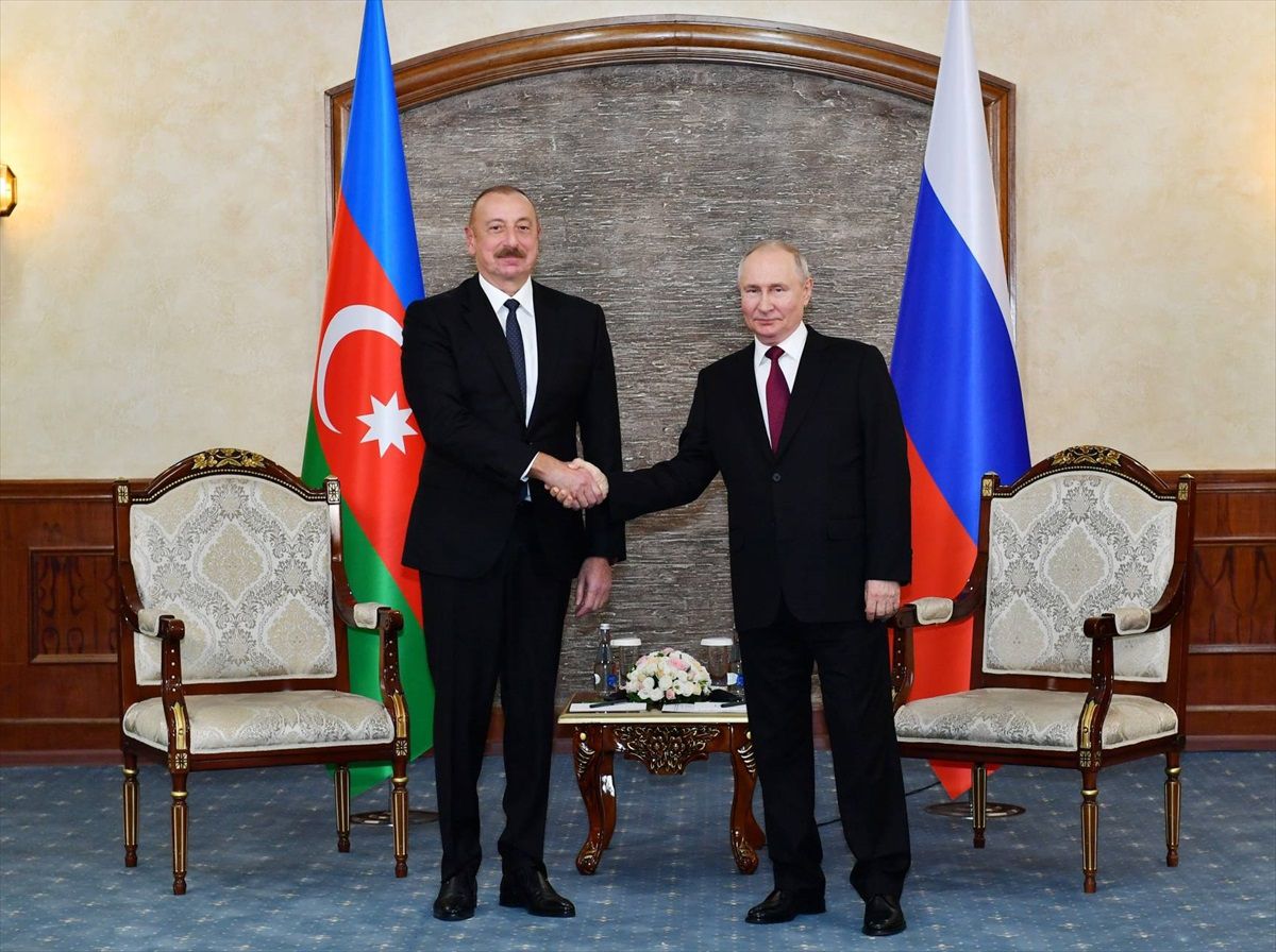 Putin ve Aliyev Bişkek'te bir araya geldi