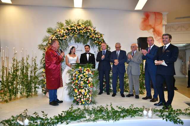 Washington'daki Türk gazeteciler İstanbul'da nikah masasına oturdu