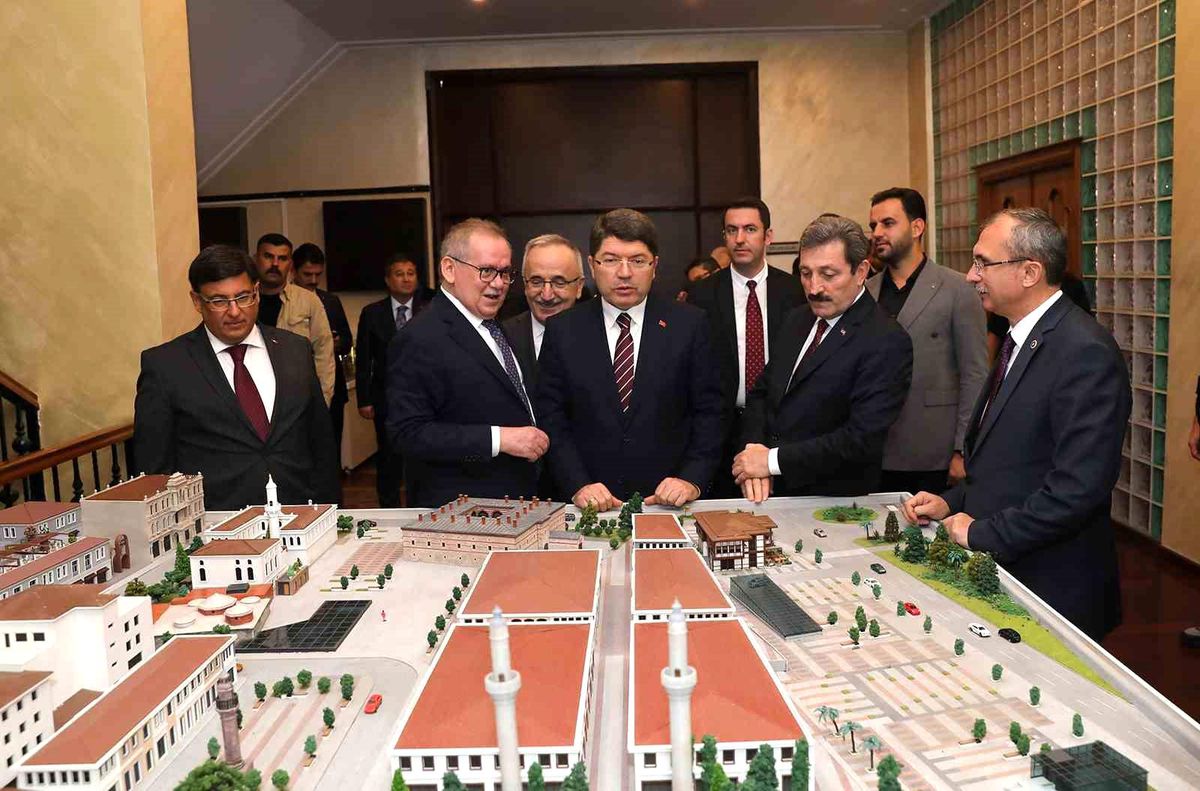 Adalet Bakanı Yılmaz Tunç, Samsun Büyükşehir Belediyesi'ni Ziyaret Etti