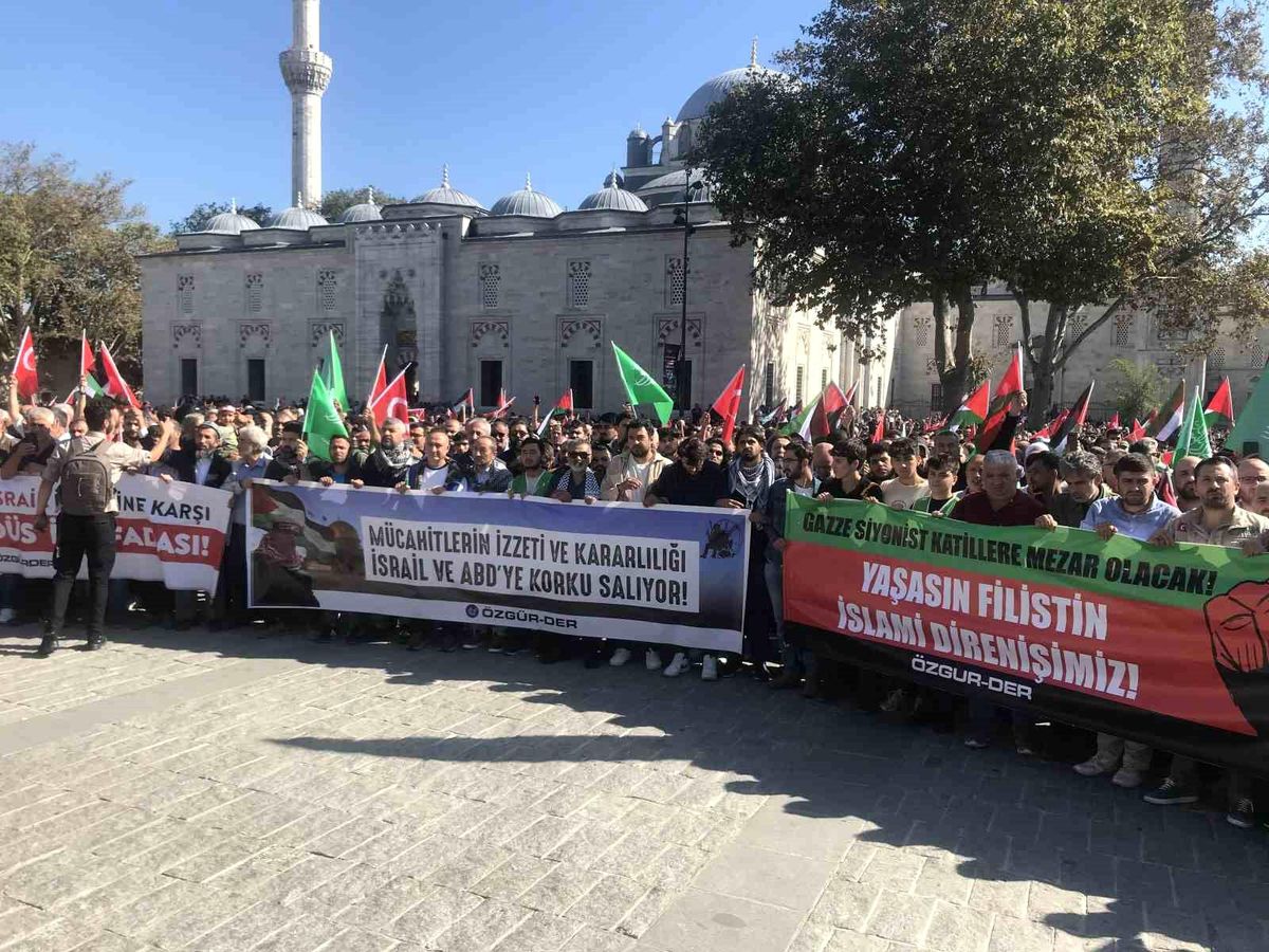 Beyazıt Camisi'nde Filistin için gıyabi cenaze namazı kılındı