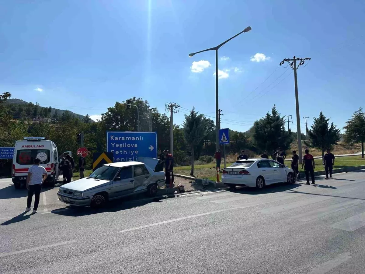 Burdur'da Kavşak Kazası: 1 Yaralı