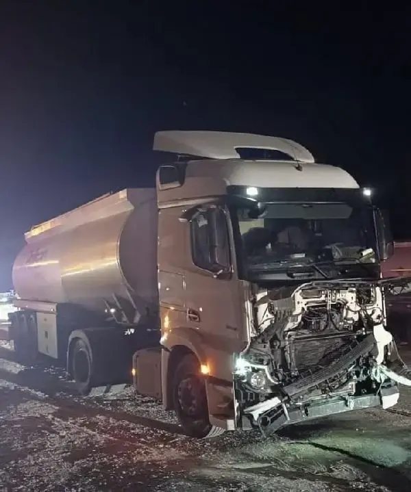 Akaryakıt Tankeriyle Çarpışan Araçta 4 Kişi Hayatını Kaybetti