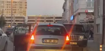 Eskişehir'de Kapısı Açık Yolculuk Yapan Sürücü Kazaya Davetiye Çıkardı