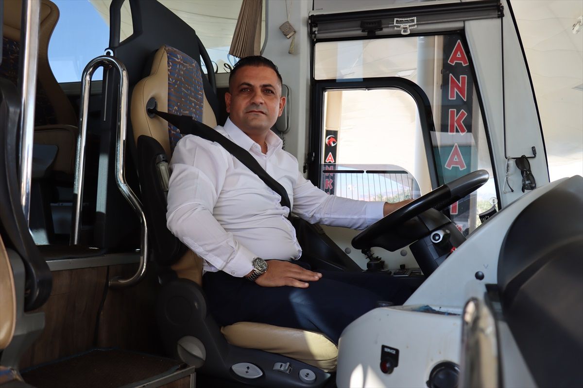Mersin'den Adıyaman'a giden otobüste yolcunun direksiyona müdahalesi
