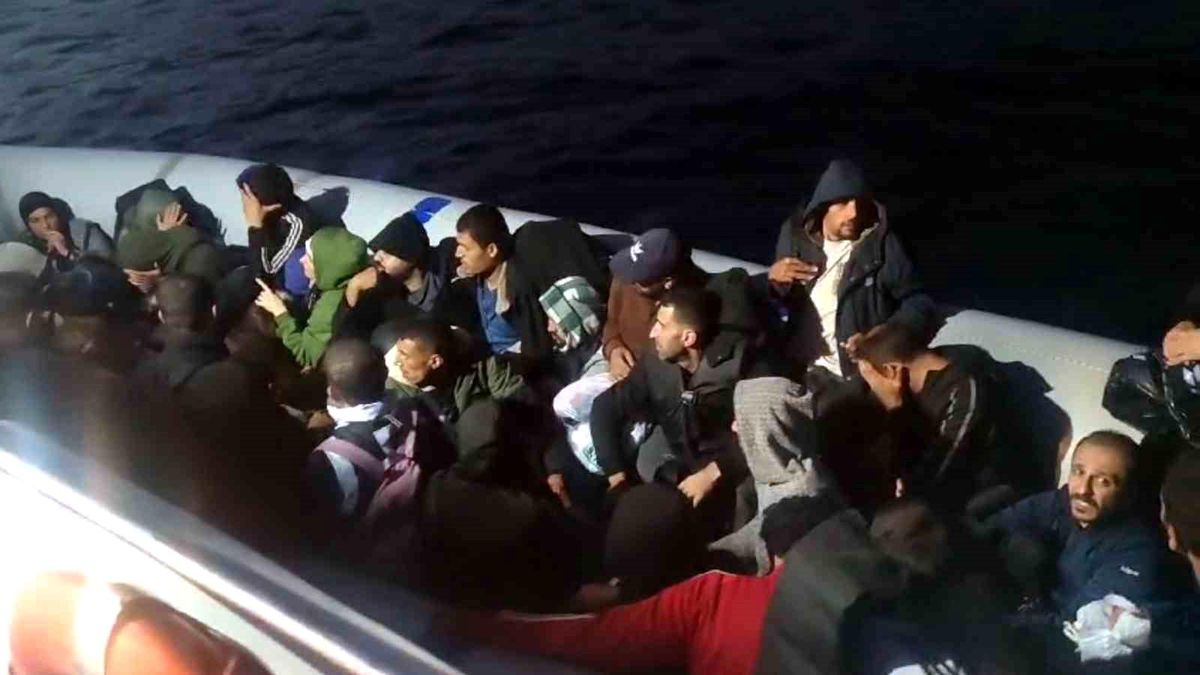 Muğla'da yelkenli teknede 48 düzensiz göçmen yakalandı