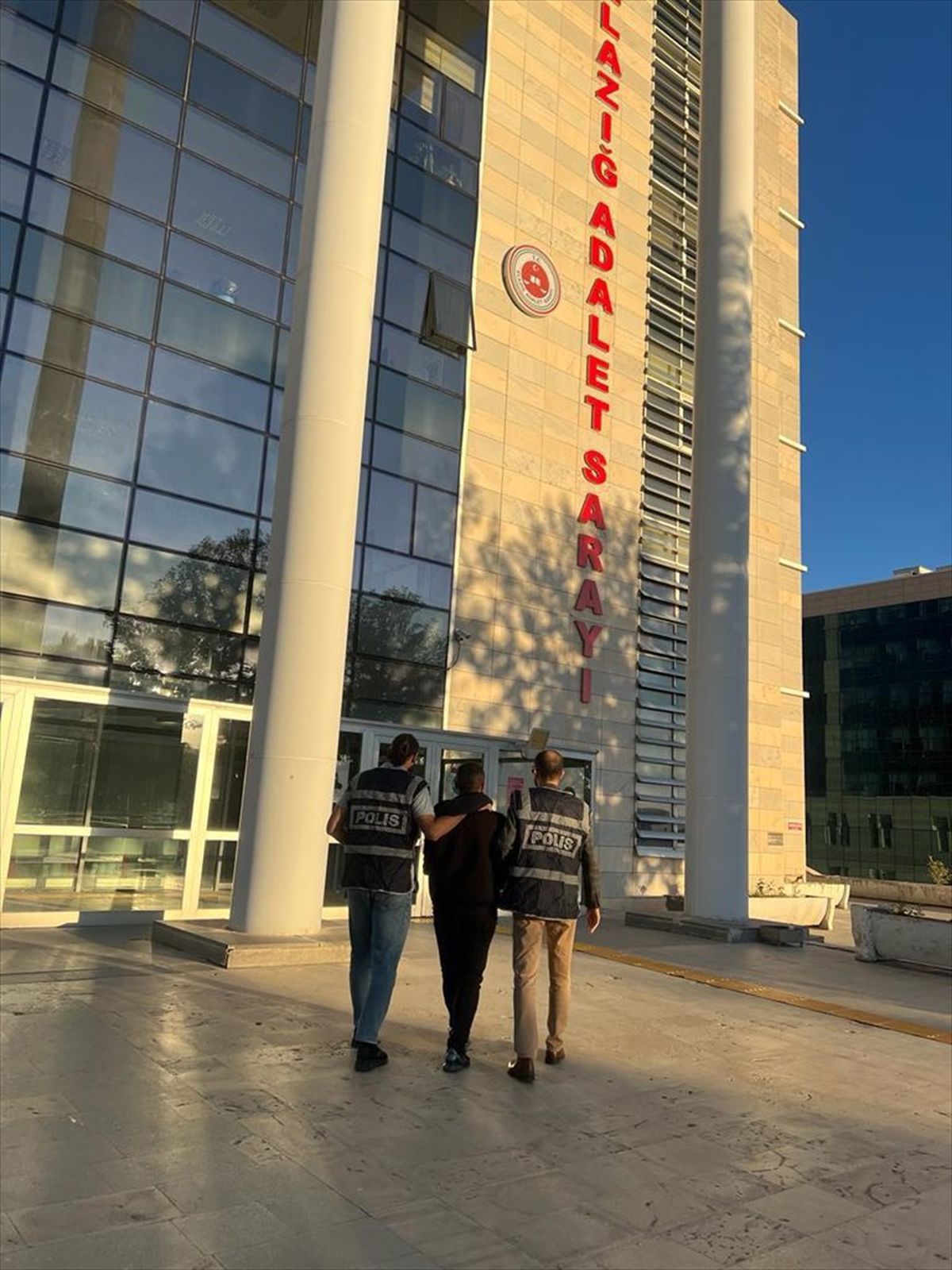 Bursa'da dolandırıcılık yaptığı gerekçesiyle Elazığ'da gözaltına alınan şüpheli tutuklandı