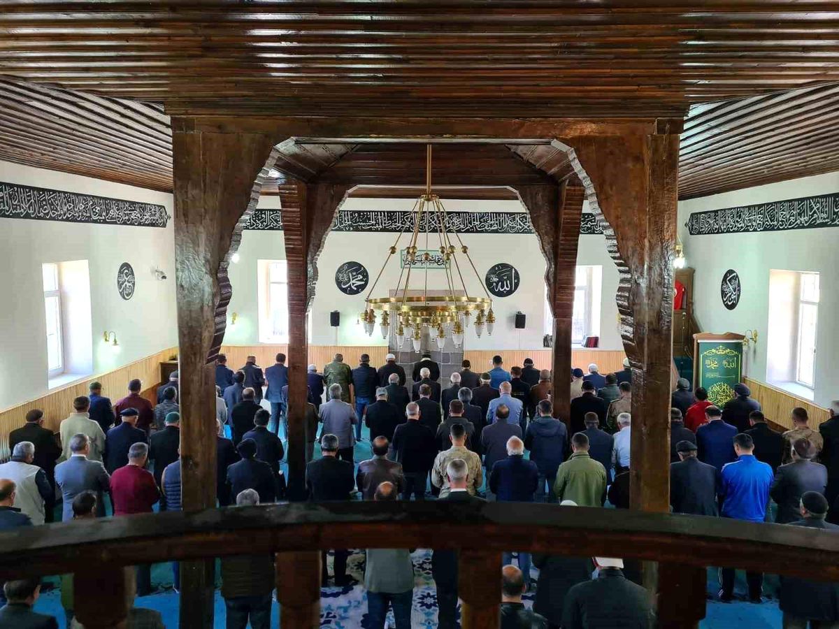 Çıldır'daki Camilerde Filistin Halkı için dualar edildi