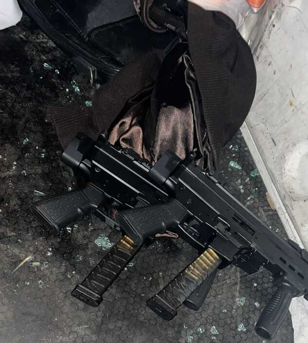 Eyüpsultan'da polisin kovaladığı aracın bagajından cephanelik çıktı