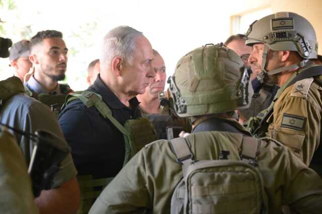 İsrail Başbakanı Netanyahu, sınırdaki askerleri ziyaret etti: Bir sonraki aşamaya hazır mısınız? İsrail Başbakanı Netanyahu, sınırdaki askerleri ziyaret etti: Bir sonraki aşamaya hazır mısınız?