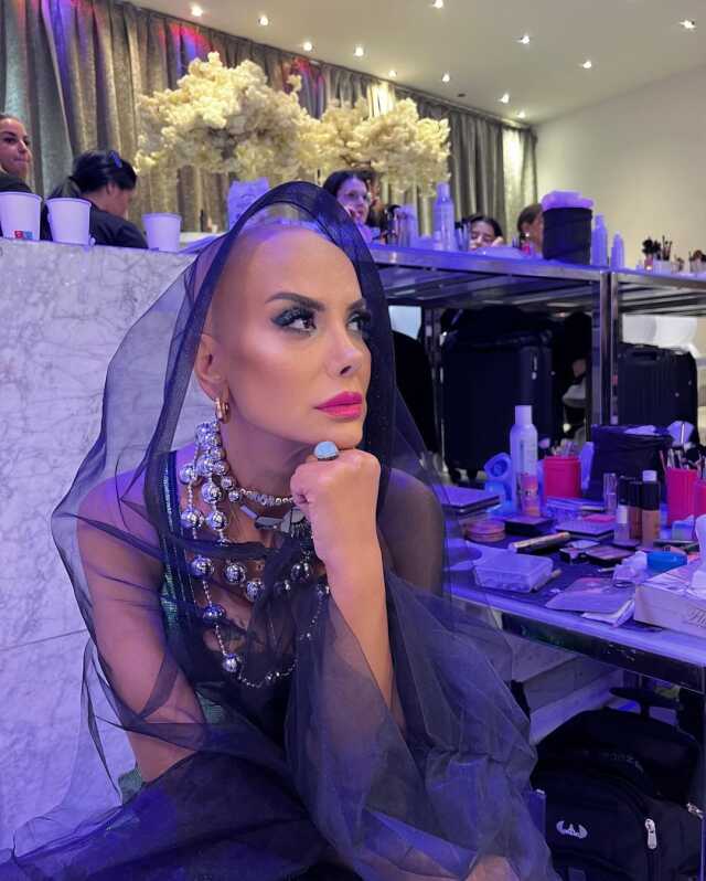 Kanserle mücadele eden Tanyeli, ameliyat olmak için Küba'ya gidiyor Kanserle mücadele eden Tanyeli, ameliyat olmak için Küba'ya gidiyor
