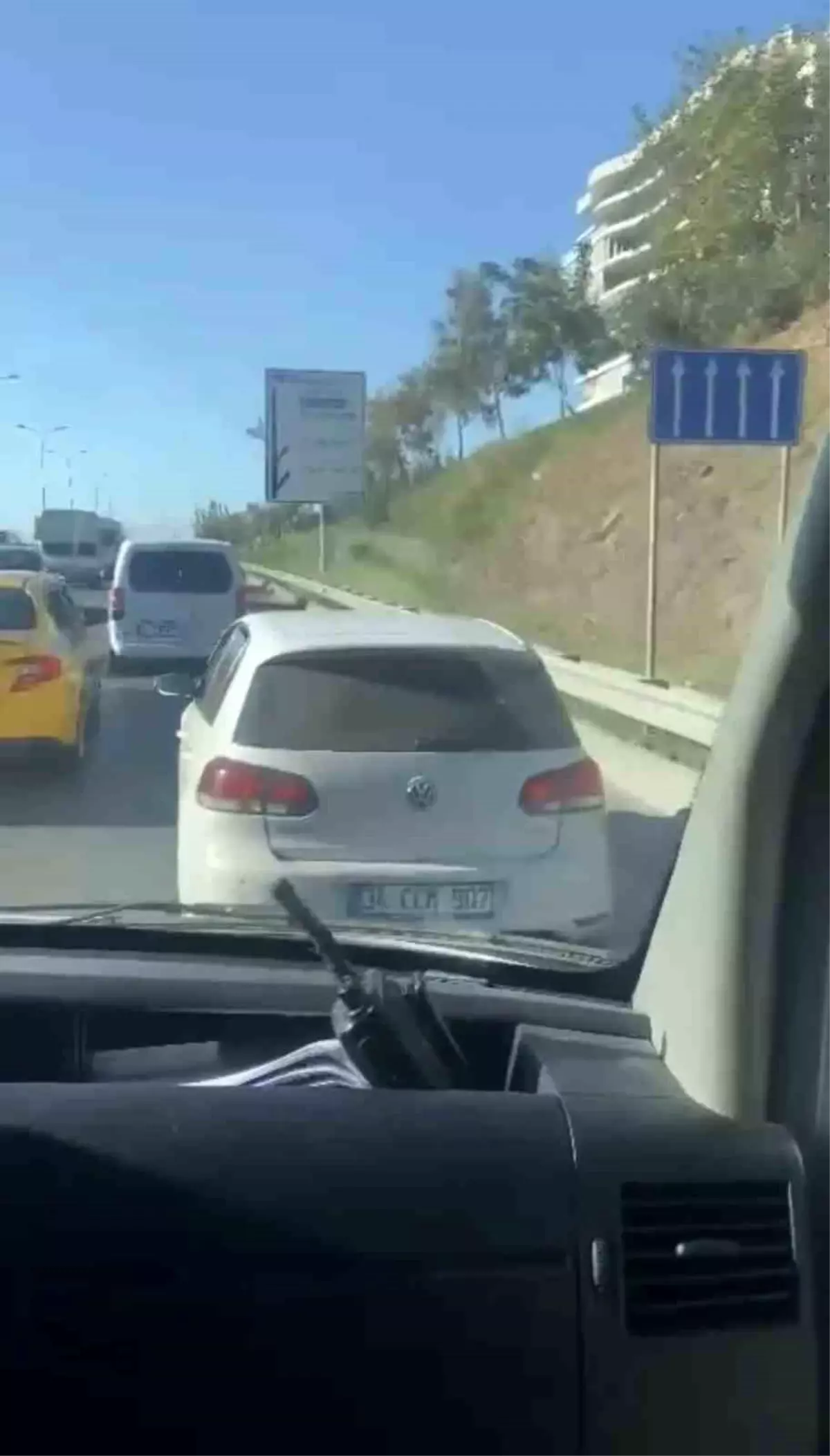 Maltepe'de ambulansa yol vermeyen otomobil sürücüsü kazaya neden oldu