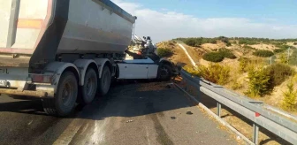 Manisa'da kamyon ile tır çarpışması: 1 kişi hayatını kaybetti