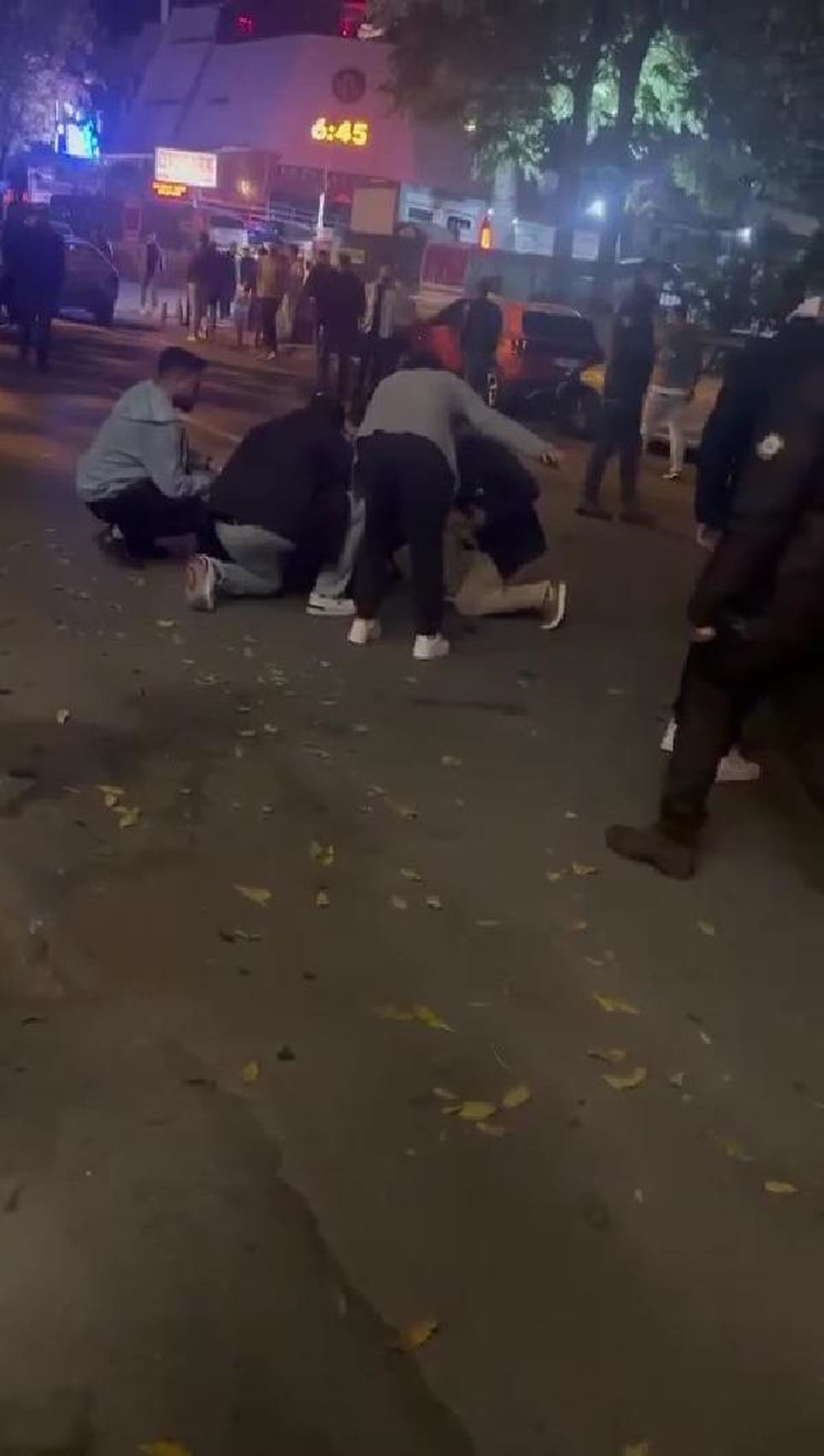 Alkollü sürücü kaçtı, 2 kişi çarptı: 1 ölü, 1 yaralı