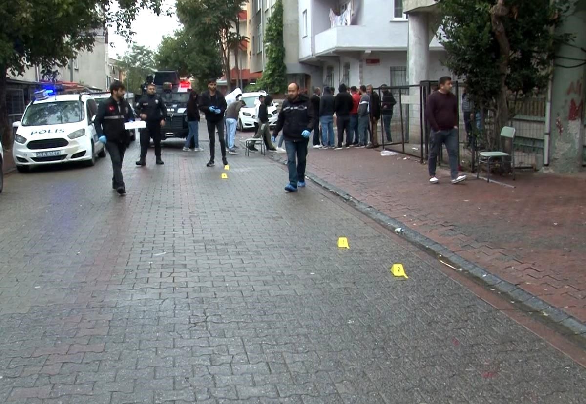 Esenyurt'ta Kıraathaneye Silahlı Saldırı: 2 Yaralı