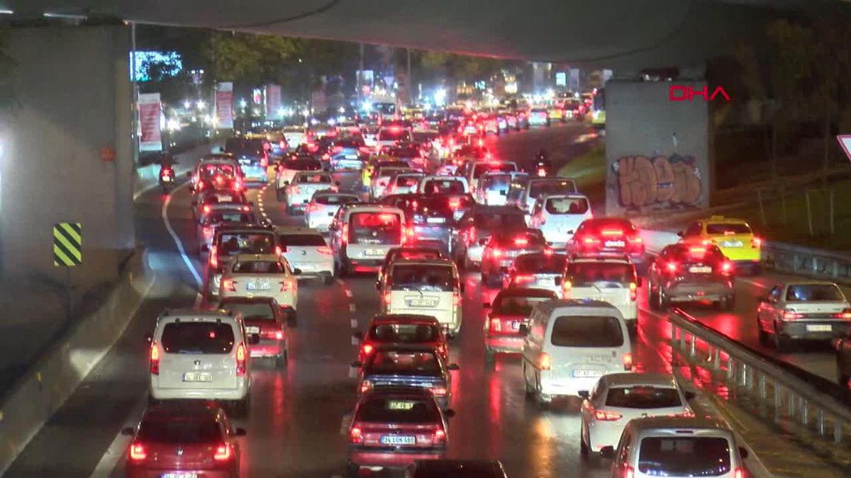 İstanbul'da Trafik Yoğunluğu Yüzde 81'e Ulaştı