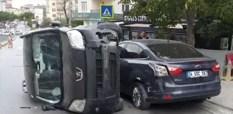 Maltepe'de otomobil devrildi, trafik yoğunluğu oluştu