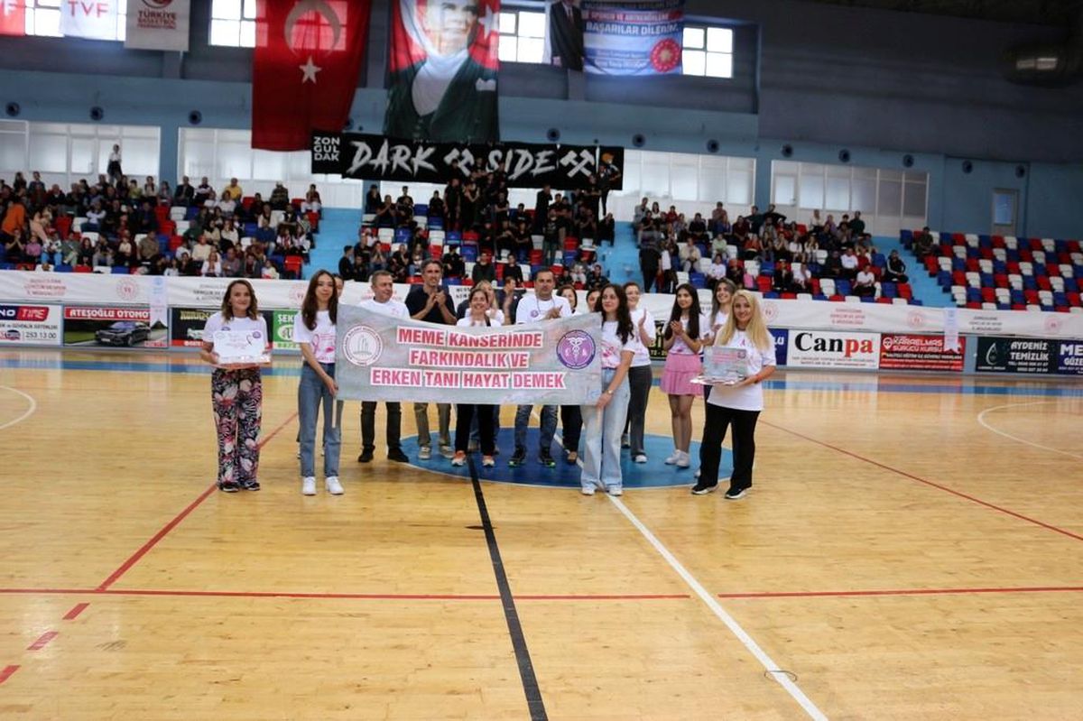 Meme Kanseri Farkındalık Ayı'nda Basketbol Maçı Düzenlendi