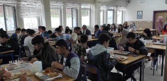 Bilecik İl Milli Eğitim Müdürü öğrencilerle yemek yedi