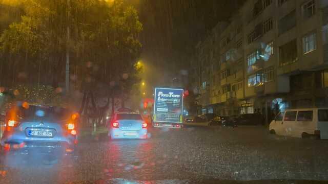 Ordu'da sağanak sele dönüştü, ev ve iş yerlerini su bastı