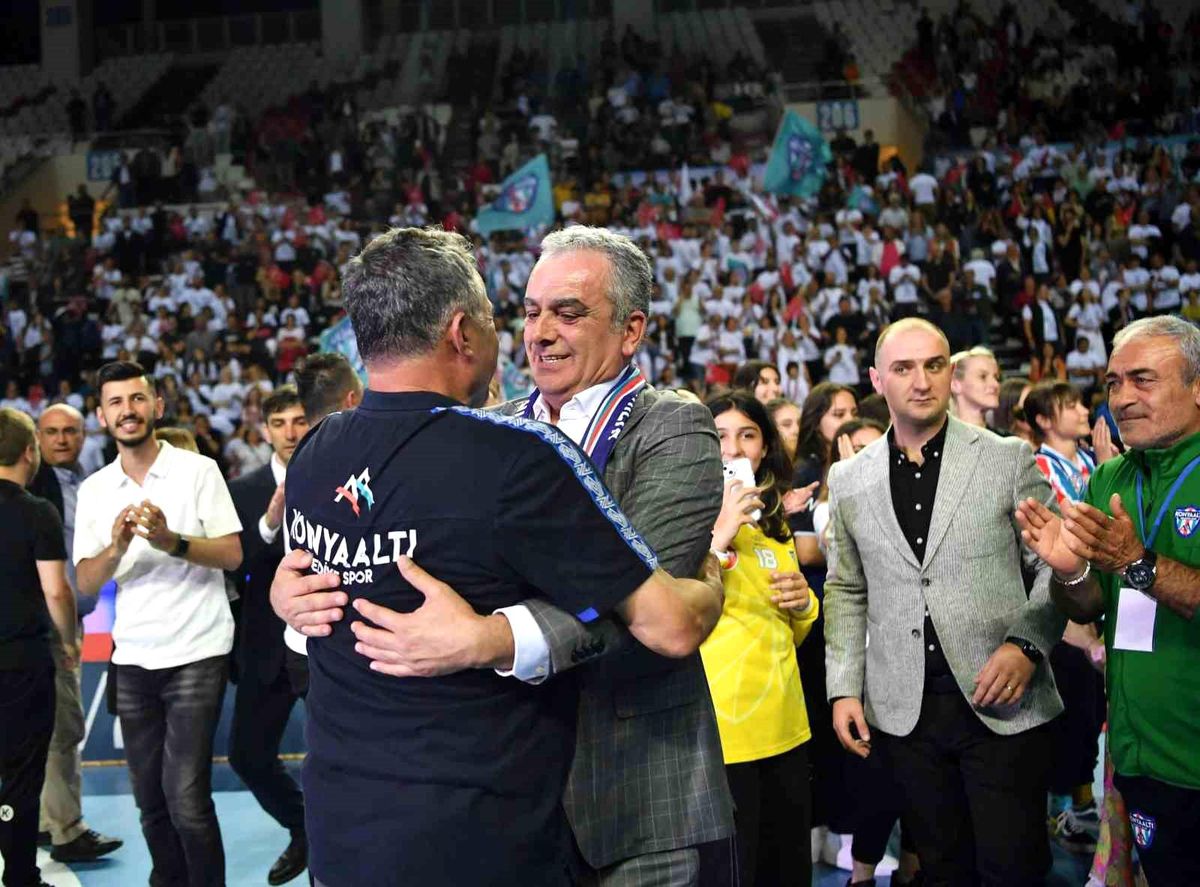 Konyaaltı Belediye Spor Kulübü Kadın Hentbol Takımı Türkiye'nin En Başarılı Kulübü Oldu