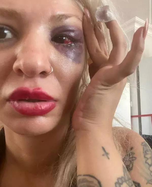 Eski sevgilisine şiddet uyguladığı söylenen gitarist Can Tunaboylu hakkında soruşturma başlatıldığı ortaya çıktı Eski sevgilisine şiddet uyguladığı söylenen gitarist Can Tunaboylu hakkında soruşturma başlatıldığı ortaya çıktı