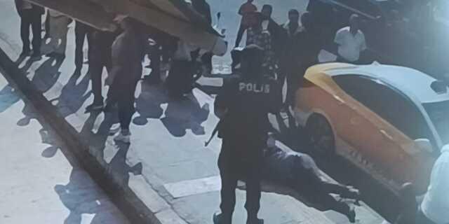 Diyarbakır'da oyun merkezinde çıkan kavgada ağır yaralanan kişi hastanede hayatını kaybetti Diyarbakır'da oyun merkezinde çıkan kavgada ağır yaralanan kişi hastanede hayatını kaybetti