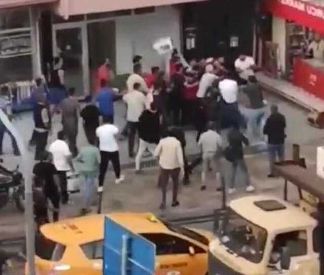 Eski eşini bıçaklayan kocaya vatandaş ve esnaftan meydan dayağı! Canını zor kurtardı