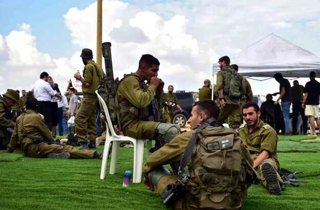 Filistin'e bombalar yağdıran İsrail askerleri, Gazze sınırında barbekü partisi düzenledi