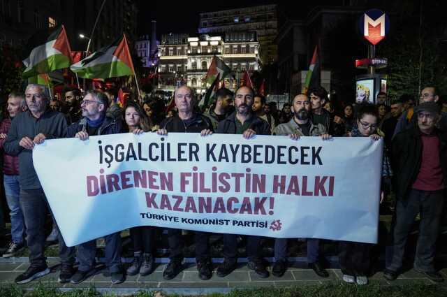 İsrail'in Gazze'deki hastane katliamı yurdun dört bir yanında protesto ediliyor İsrail'in Gazze'deki hastane katliamı yurdun dört bir yanında protesto ediliyor