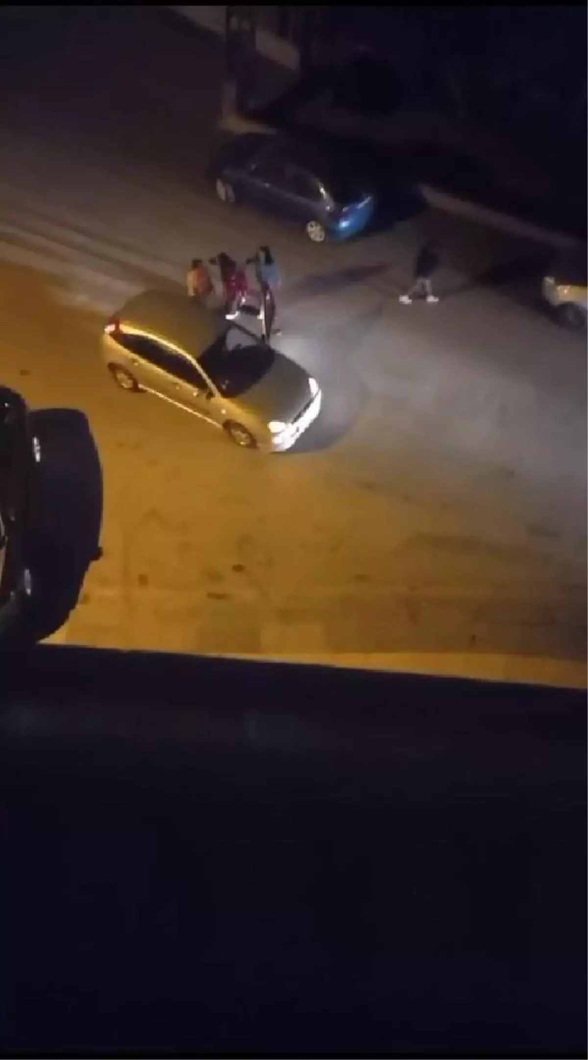 Çankaya'da kavga eden çifti ayırmak isteyen kişi bıçakla yaralandı