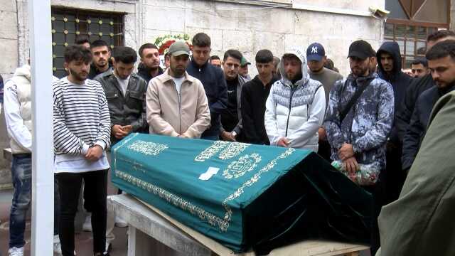 Laf atma cinayetinde öldürülen gencin kız arkadaşı konuştu: Sürpriz yapmaya geldim, şimdi toprağa verdim