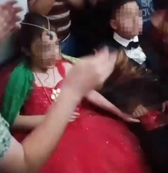 Mardin'de nişan töreni yapılan 2 küçük çocuğun anne ve babası gözaltına alındı Mardin'de nişan töreni yapılan 2 küçük çocuğun anne ve babası gözaltına alındı