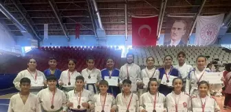 Salihli Judocuları Ali Atmaca Judo Turnuvası'ndan 15 Madalya İle Döndü