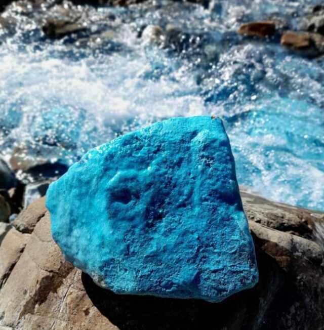 Turkuaz renginde akan derenin Türkiye'de olduğu iddiası