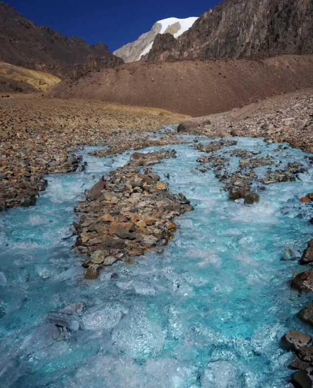 Turkuaz renginde akan derenin Türkiye'de olduğu iddiası