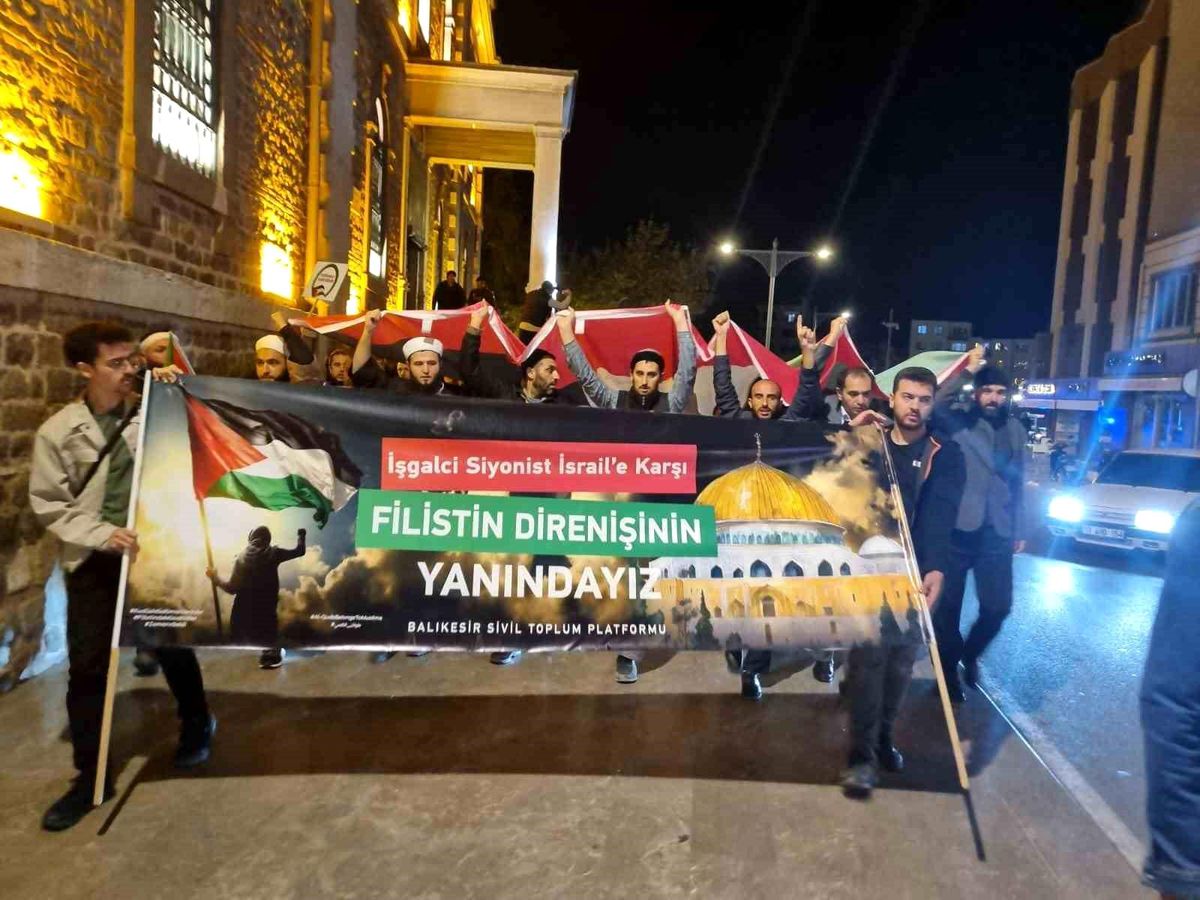 İsrail'in Gazze'deki hastaneye saldırısı Balıkesir'de protesto edildi