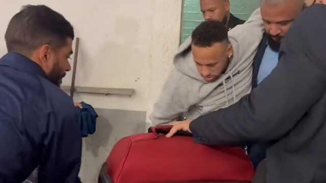 Brezilya maçı sonrası ayakta duramayan Neymar bir daha sahaya adım atamayabilir Brezilya maçı sonrası ayakta duramayan Neymar bir daha sahaya adım atamayabilir