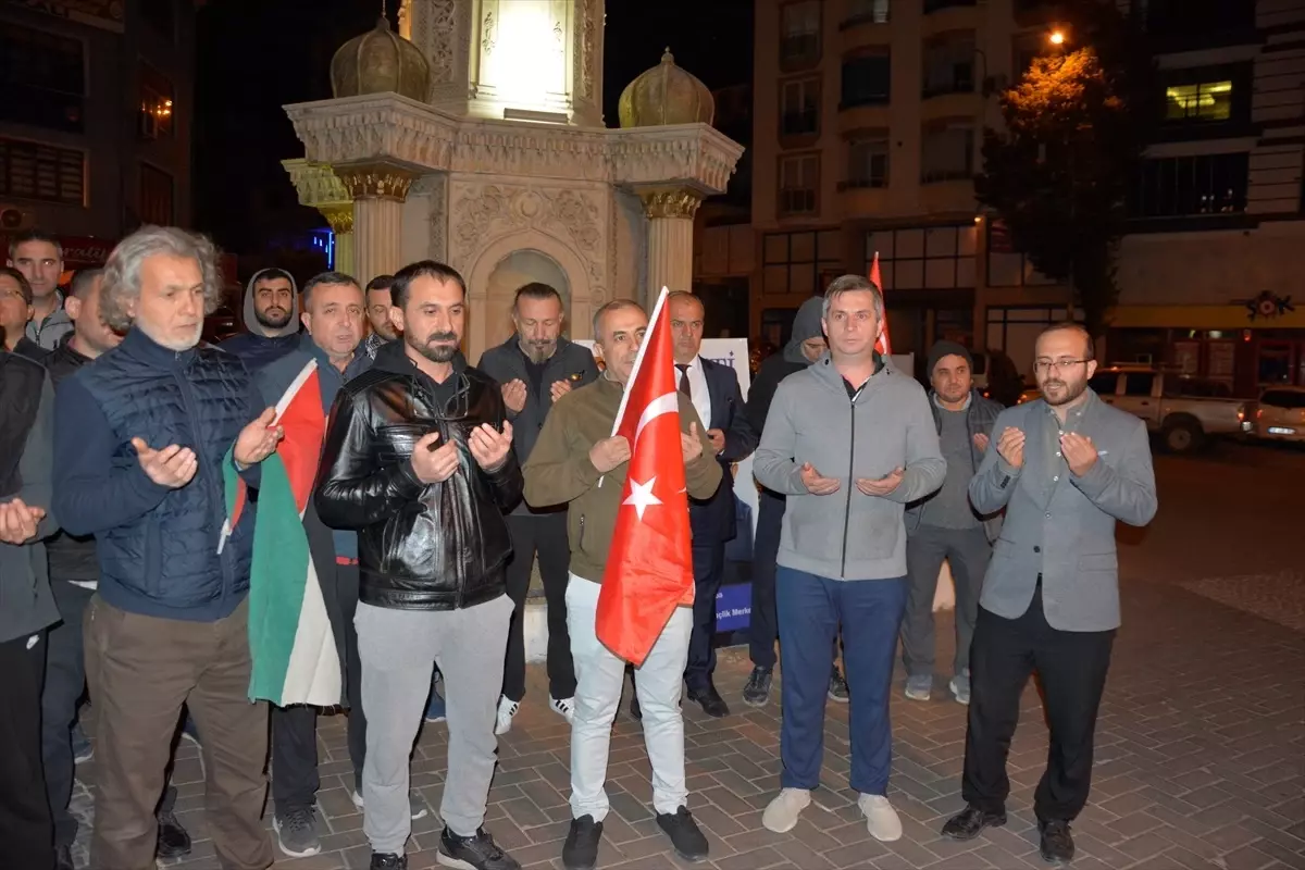 Manisa'da İsrail'in Gazze'deki Hastaneye Saldırı Protesto Edildi