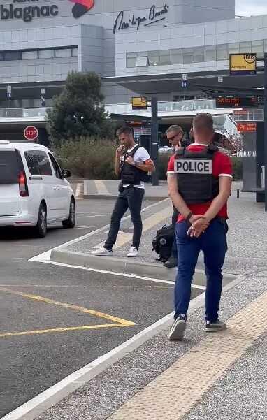 Fransa'da Altı Havalimanı Bomba Tehditleri Nedeniyle Tahliye Edildi, Berlin'de Sinagog Ateşe Verildi Fransa'da Altı Havalimanı Bomba Tehditleri Nedeniyle Tahliye Edildi, Berlin'de Sinagog Ateşe Verildi