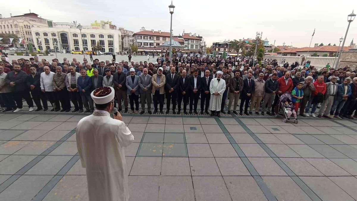 Konya'da Filistin'de hayatını kaybedenler için gıyabi cenaze namazı kılındı