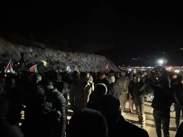 Malatya'da İsrail protestosu sırasında bir grup Kürecik Radar Üssü'ne gitmek istedi