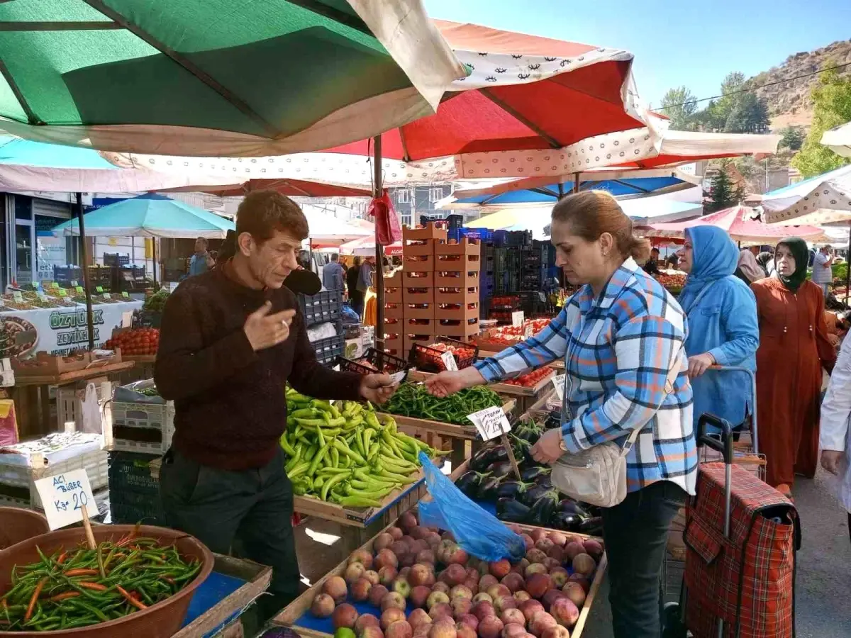 Afyonkarahisar'da Semt Pazarlarında Yoğun Talep