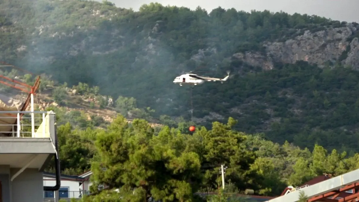 Alanya'da orman yangını havadan müdahaleyle söndürüldü
