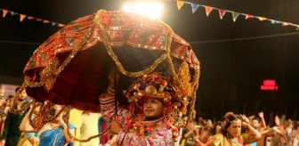 Hindistan'da Navratri Festivali Coşkuyla Kutlandı