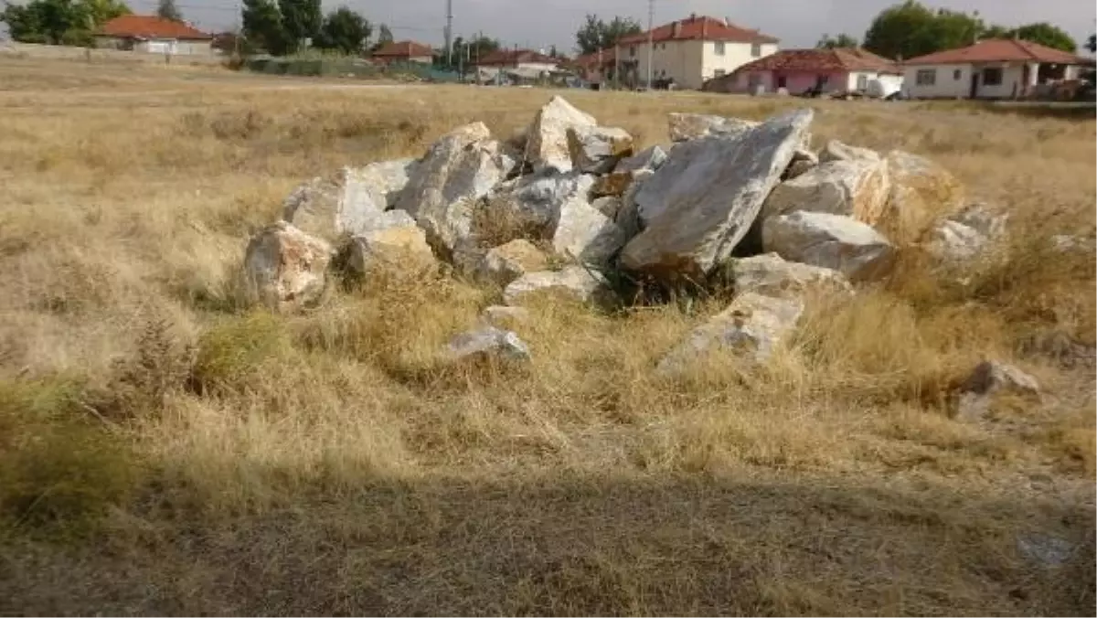 Kırşehir'de Boş Arazide Yeni Doğmuş Bebek Cesedi Bulundu