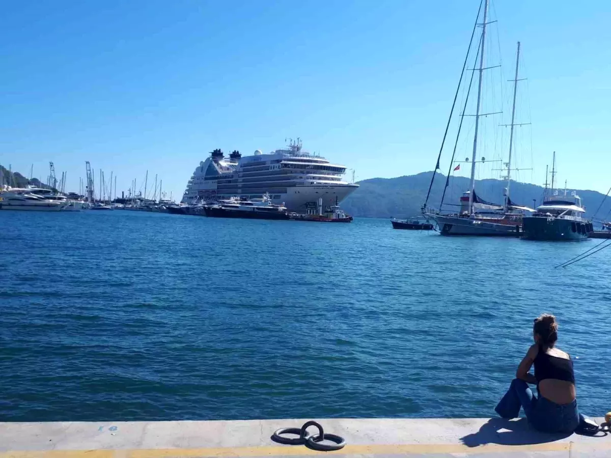 Bahama Bayraklı Seaborn Encore Marmaris'e Geldi