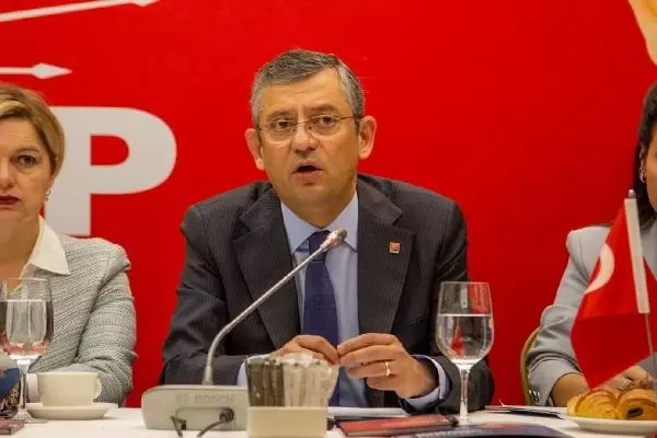 CHP'li Özel: Milletvekili grubunda yüzde 55'e 45, biz öndeyiz
