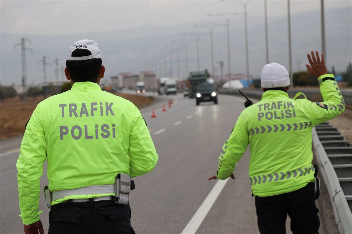 Erzincan'da dron destekli trafik denetimi yapıldı