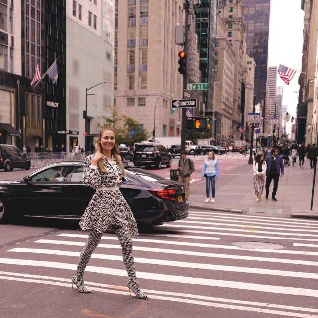 Meryem Uzerli New York sokaklarında poz verdi, herkes yüzündeki şişliğe takıldı Meryem Uzerli New York sokaklarında poz verdi, herkes yüzündeki şişliğe takıldı