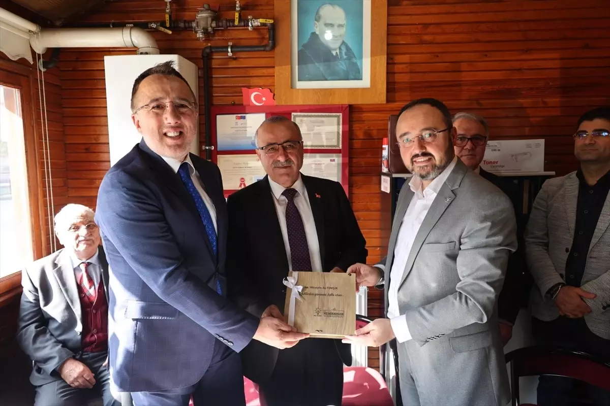 Nevşehir Belediye Başkanı ve AK Parti İl Başkanı Nevşehir Muhtarlar Derneği'ni ziyaret etti